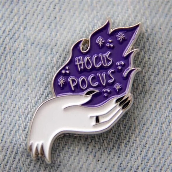 🎉 New Hocus Pocus Witch Pin - Picture 2 of 8